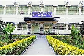  Malda College campus building with students