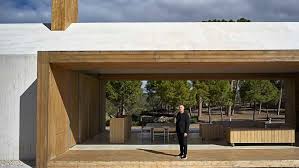 Venta de casa en la playa de valencia les presentamos este precioso adosado con piscina en una de las mejores zonas de la primera línea d. Ramon Esteve El Lado Mas Social Del Arquitecto De Las Casas De Lujo De Valencia