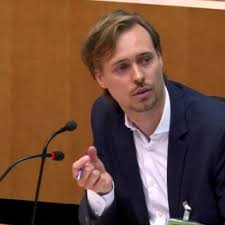A young man learns that his dying father was once deeply in love with a man. Jonathan Hackenbroich European Council On Foreign Relations