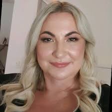 Jayne Stout's Instagram, Twitter & Facebook