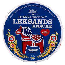 Vi bakar knäckebröd av svensk, närodlad råg och vatten från egen källa. Original Normal Baked Leksands Knackebrod