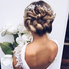 You can reinvent yourself every season with a gorgeous hairstyle. 33 Gorgeous Wedding Hairstyles For Long Hair Fashions Trendy