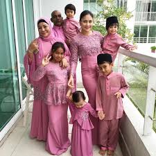 Pakaian tradisional ini jarang sekali dipakai oleh lelaki berketurunan cina di malaysia. Edisi Baju Raya Artis Gosip Tempatan Gosip Forum Cari Infonet