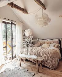 As you start browsing furniture, decorating and wall ideas for your room, think about the space's desired purpose and focus on a few staple items, such as a comfortable sofa and a coffee table, then choose the rest of the accent furniture and wall decor accordingly. Dream Bedroom Goede Nachtrust Is Belangrijk Voor Iedereen En Als We Toch Zoveel Bedroom Decor For Couples Small Bedroom Interior Interior Design Bedroom