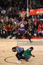 Victor oladipo disappointed in the nba dunk contest (again) while donovan mitchell proved that he. Donovan Mitchell Of The Utah Jazz Dunks The Ball During The Verizon Slam Dunk Contest During State Farm All Star Saturday Night As Part Of The 2018 Nba All Star