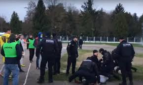Чемпіонат україни з футболу, перша ліга, 28 тур. Kijkami Lupcyuvali Lezhachih Match Veres Volin Zipsuvala Policiya Video 18 á‰ Ua Futbol