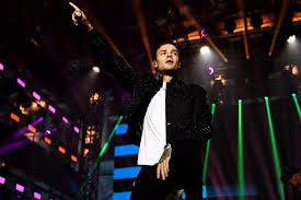 Liam Payne Premieres New Song Bedroom Floor One Direction Singers Liam Payne One Direction Liam Payne