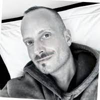 Roberta Gerlach's Instagram, Twitter & Facebook