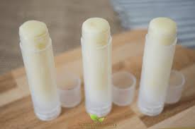 I started with unrefined shea butter (usa / canada), which i've always found to be an excellent moisturizer, and especially good for unhappy, dry skin. Diy Shea Butter Lip Balm Great For Cold Sores Scratch Mommy