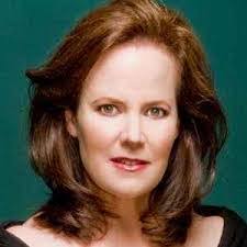 Elissa Shapiro's Instagram, Twitter & Facebook