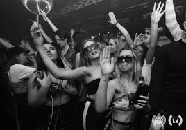 Back in your mid to late 20s it was fairly easy to go out with your buddies, drink some beers and chase some skirts. Best Places To Meet Girls In London Dating Guide Worlddatingguides