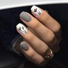 Cómo decorar uñas con flores paso a paso. Unas Gris Blanco Diseno Flores Negras Sencill Unas Decoradas Grises Manicura De Unas Disenos De Unas Mate