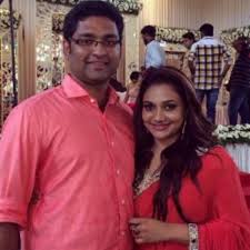 Malayalam Singer Rimi Tomy And Royce Kizhakoodan Head For Divorce Pinkvilla Vijay yesudas, master sahir badhusha, mridula warrier & rimi tomy.