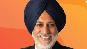 Retired teacher celebrated for landmark donation