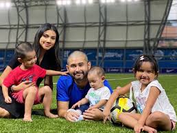 Through her marriage she is the consort of the crown prince of the malaysian state of johor. Lembutnya Suara Yam Che Puan Khaleeda Netizen Berita Kopak Cc