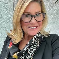 Michelle Giffin's Instagram, Twitter & Facebook