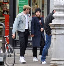 They commented love you to each other, but. Chloe Grace Moretz And Brooklyn Beckham Kissing In Dublin Popsugar Middle East Celebrity And Entertainment