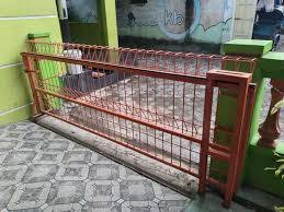 Baja ringan dapat menjadi pilihan bagi anda yang menginginkan pintu garasi yang kuat, tahan lama, mudah dirawat dan tidak akan dimakan rayap. Pintu Besi Pintu Gerbang Canopy Baja Ringan Dekorasi Rumah 813029947
