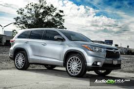2021 highlanders add active lane centering assist and projector beam led. 2015 Toyota Highlander On 22 Varro Wheels Vd 15 Brush Silver Finish Luxury4play Com