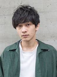 高橋一生の髪型になりたい男子 急増中 黒髪でもカッコいいショートスタイル紹介 bangs バングス 黒髪 髪型 大人ショート