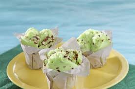 Mixer hingga adonan putih & lembut seperti adonan lalu sambil mixer masukkan garam setelah kurang lebih 10 menit matikan mixer. Resep Bolu Kukus Mekar Pandan Harum Bersahaja Mudah Diikuti Dalam 5 Langkah Semua Halaman Sajian Sedap