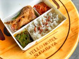 Jika anda sedang mencari paket nasi box hemat dan nikmat pesan nasi box murah bsd serpong , kami adalah solusi terbaik buat anda,catering sambal ndeso solusi untuk menangani pemesanan catering denga jumlah besar atau pun di bawah seratus, kami akan layani dan kami akan kerjakan hingga. Di Tengah Psbb Yello Hotel Hadirkan Mager Box Dan Drive Thru Paket Buka Bersama Beritajatim Com