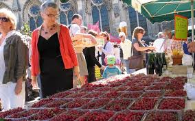 Noyon Le Marche Aux Fruits Rouges Une Fete A Croquer Le Parisien