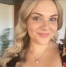 Cassandra Healy's Instagram, Twitter & Facebook