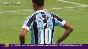 Finalização defendida junto ao lado inferior direito do gol. Gremio X Atletico Pr Globoesporte