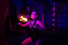 The london silver vaults is a large subterranean market that opened as the chancery lane safe deposit on 7 may 1885. Divine Proportions At The Vaults A Debaucherous Dinner With Dirty Deities London City Calling
