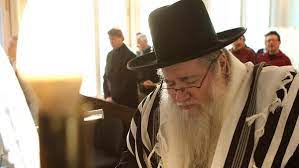 Wenn man das nach zahlen betrachtet, ist man so ab 10.000 abonnenten microinfluencer. Wie Verhalte Ich Mich In Einer Synagoge Br24