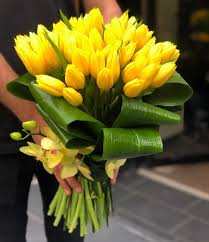 Gazebo Flowers Events On Instagram Sevgili Mfo Den Daha Guzel Anlata Bilen Olabilir Mi Sari Laleleri Uykulu Gozle Gazebo Laleler Cicekciler