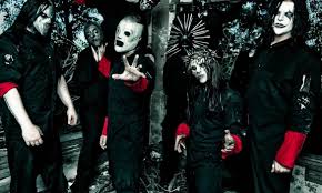 El instrumentista y compositor estadounidense joey jordison, conocido por haber sido cofundador, coautor y baterista original de la banda slipknot, falleció este lunes a los 46 años, informa variety, citando a su familia. Slipknot Dos Decadas De Metal Detras De Las Mascaras