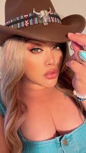 Sarah Mcentire's Instagram, Twitter & Facebook