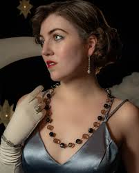 Instead of pining after the many art deco paper moon photos of the 1930s,  you must take matters into your own hands and simply build one yourself. ✨  Sharing more photos from