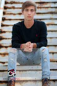 13 Surprising Urban Cloth Hats Ideas Boy Senior Portraits Senior Guys Senior Portraits Male