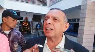 El presidente Juan Orlando como líder de la nación debe garantizar que se  respete la Constitución, dijo hoy el exmandatario, Porfirio Lobo.