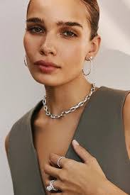 Tami Mares's Instagram, Twitter & Facebook