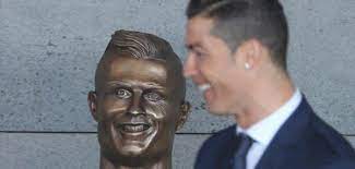 After james looks at controversial legislature around internet data privacy, he looks at a very unfortunate attempt at a bust of soccer star cristiano. Diese Cristiano Ronaldo Statue Sorgt Im Internet Fur Aufsehen