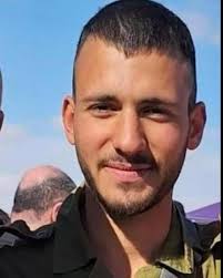 Desgraciadamente se publicaó el nombre de un soldado caído de las FDI: El  sargento Zamir Burk z"l, de 20 años, de Beit Shemesh, comandante de un  pelotón del 601.º Batallón de Ingenieros,