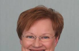 Living with Climate Variability and Change: Understanding the Uncertainties  and Managing the Risks