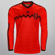 La playera que fue presentada este 22 de marzo será la que la selección de futbol de méxico luzca en su camino hacia el mundial catar 2022, previsto para dirimirse en diciembre de ese año. 12 Ideas De Disseny Clothes En 2021 Camiseta Seleccion Playeras De Futbol Camisetas