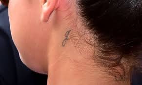That's because dainty and feminine designs look particularly beautiful with this placement. 11 Tiny Tattoos Celebs Have Tucked Behind Their Ears Mtv