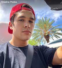He started off in 2010, when he posted his first video on youtube and continued building his internet presence. Austin Mahone Girlfriend Dating Gay Parents Net Worth