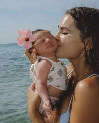 Daisy Navarro (morrrdaisy)