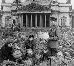 Блокада ленинграда — это период осады города ленинграда в великую отечественную войну, которая продолжалась почти 900 дней (872, если точнее). Blokada Leningrada Kto Byl Syt V Golodnom Gorode Russkaya Semerka