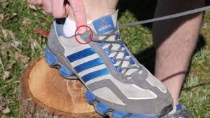 Sepertimana mengikat tali kasut, tali leher juga boleh diikat dengan pelbagai cara. Tak Banyak Yang Tahu Inilah Fungsi Lubang Tambahan Di Sepatu Olahraga Tribunstyle Com
