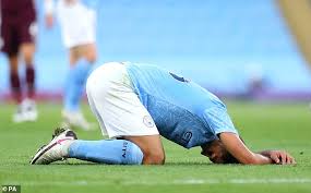 Trio won player, young player and manager of the year awards respectively. Micah Richards Some Man City Players Gave Up Too Easily In Their Heavy Defeat By Leicester Aktuelle Boulevard Nachrichten Und Fotogalerien Zu Stars Sternchen