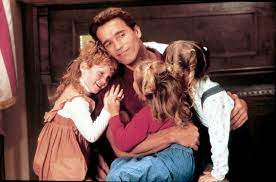 She's going in undercover as a substitute kindergarten teacher. Der Kindergarten Cop Fliegt Wegen Rassismus Vorwurfen Aus Kinos