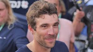 Photo : Robert Marchand Centenaire et Thibaut Pinot le 24 janvier 2013.  Robert Marchand, doyen des cyclistes, est mort à 109 ans © Patrick Pichon/Panoramic/Bestimage 